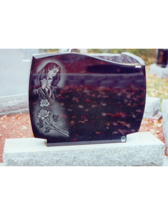 La Vierge en piété avec deux roses