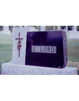 Les roses crucifiées Les roses crucifiées