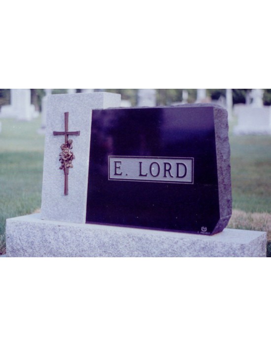 Les roses crucifiées Les roses crucifiées